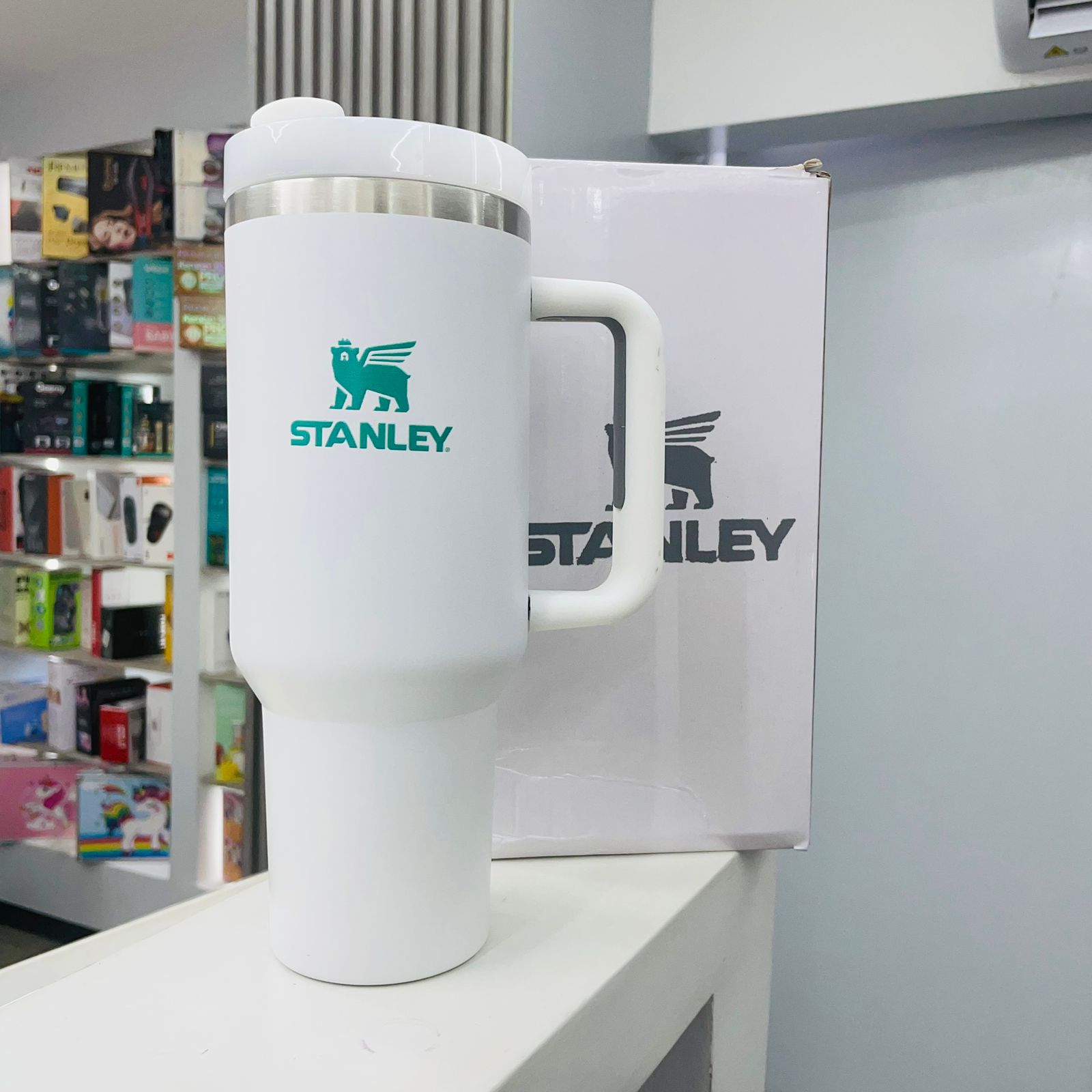 TERMO STANLEY QUENCHER CREMAS - COLOR: CREMA/LILA